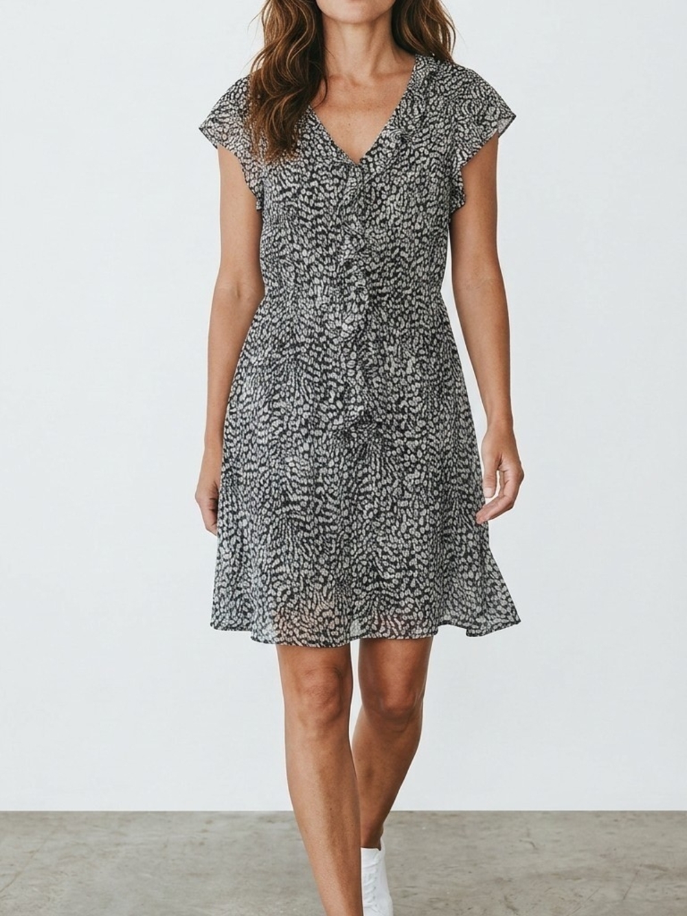 Sunny Leigh Black & White Printed V-Neck Mini Dress SZ L Petite